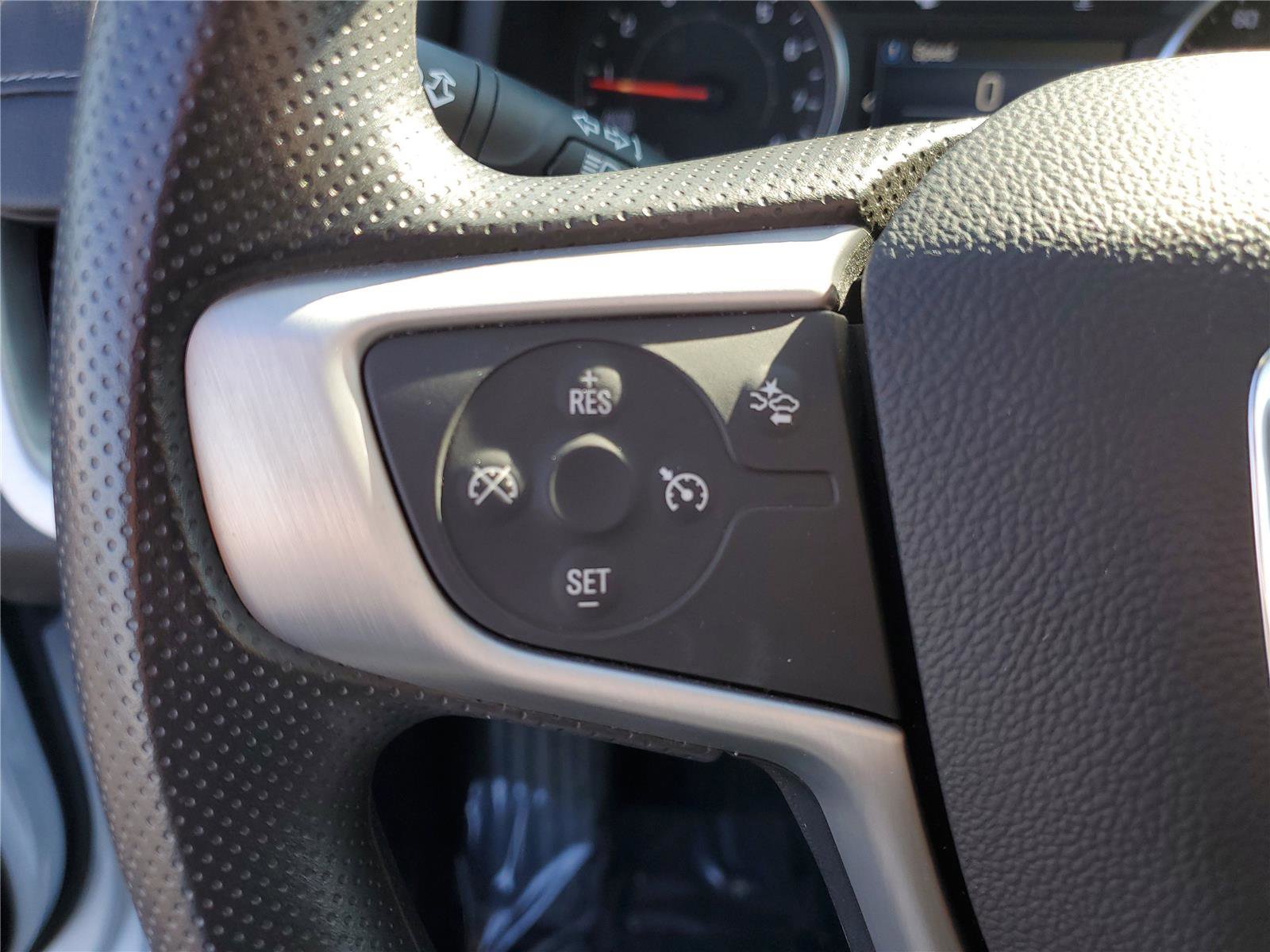 Used 2024 GMC Terrain SLE w/ Driver Convenience Package image 24