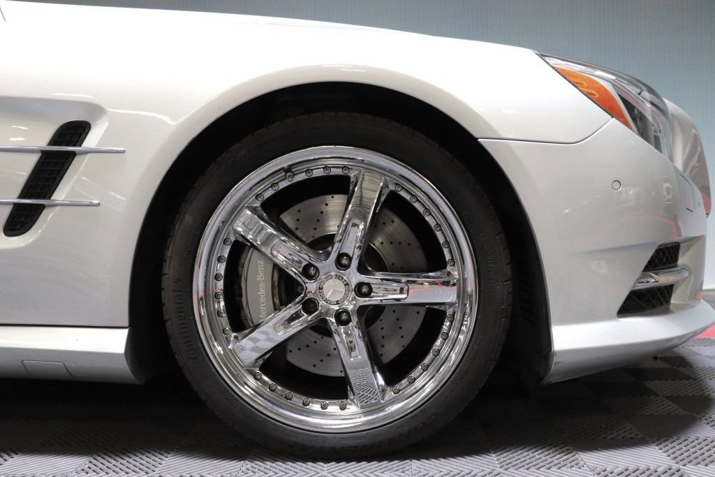 Used 2014 Mercedes-Benz SL 550 w/ Driver Assistance Package image 85