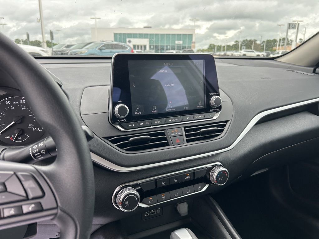 Used 2025 Nissan Altima 2.5 S FWD image 17
