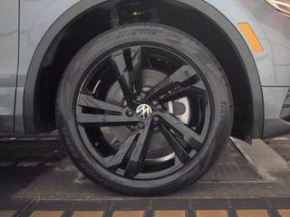 Used 2023 Volkswagen Tiguan SE R-Line AWD/4WD image 13