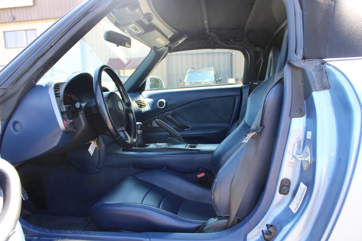 Used 2003 Honda S2000 image 9