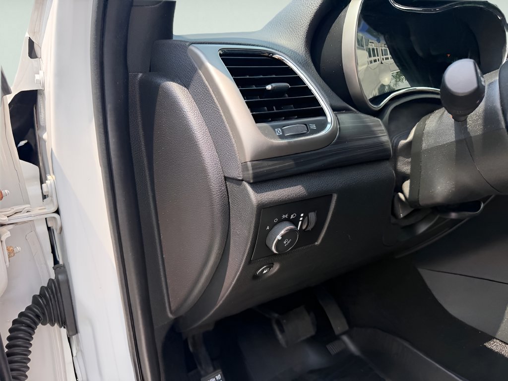 Used 2020 Jeep Grand Cherokee Laredo w/ Quick Order Package 2BN North AWD/4WD image 16