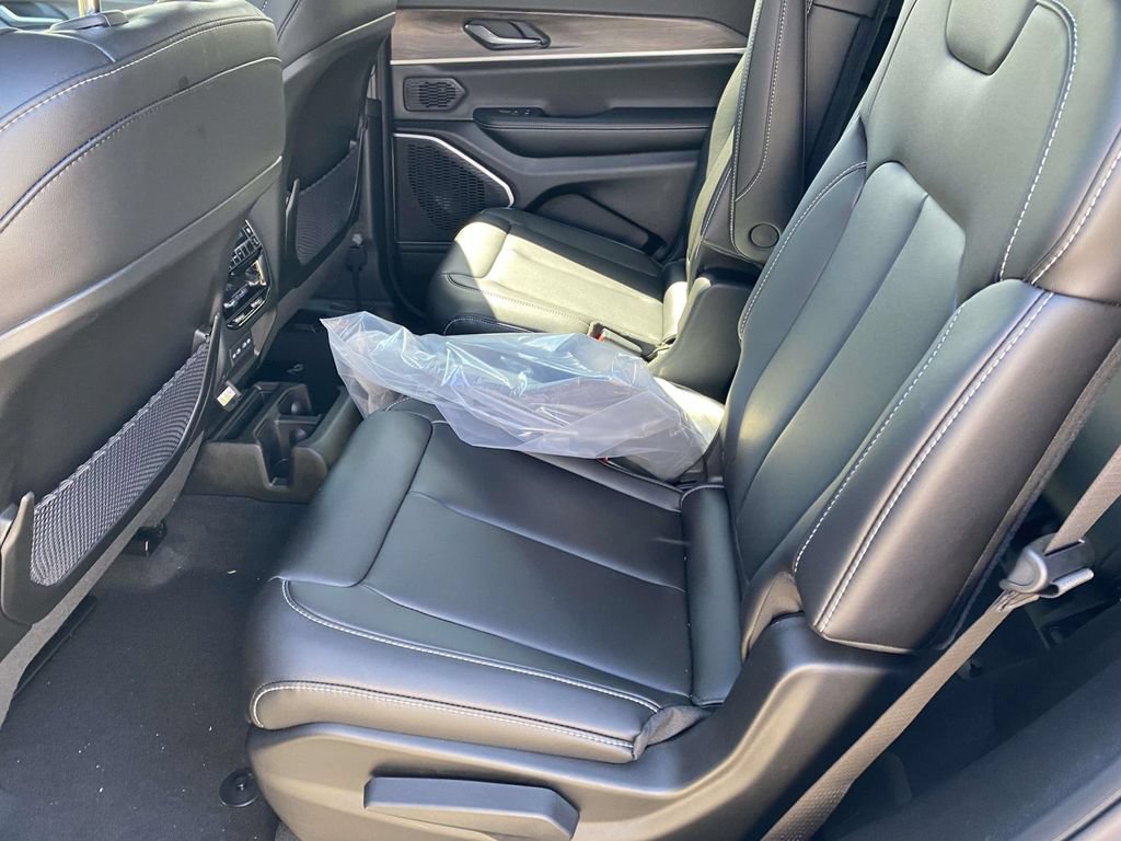New 2026 Jeep Grand Cherokee L Limited w/ Limited Altitude Package RWD image 9