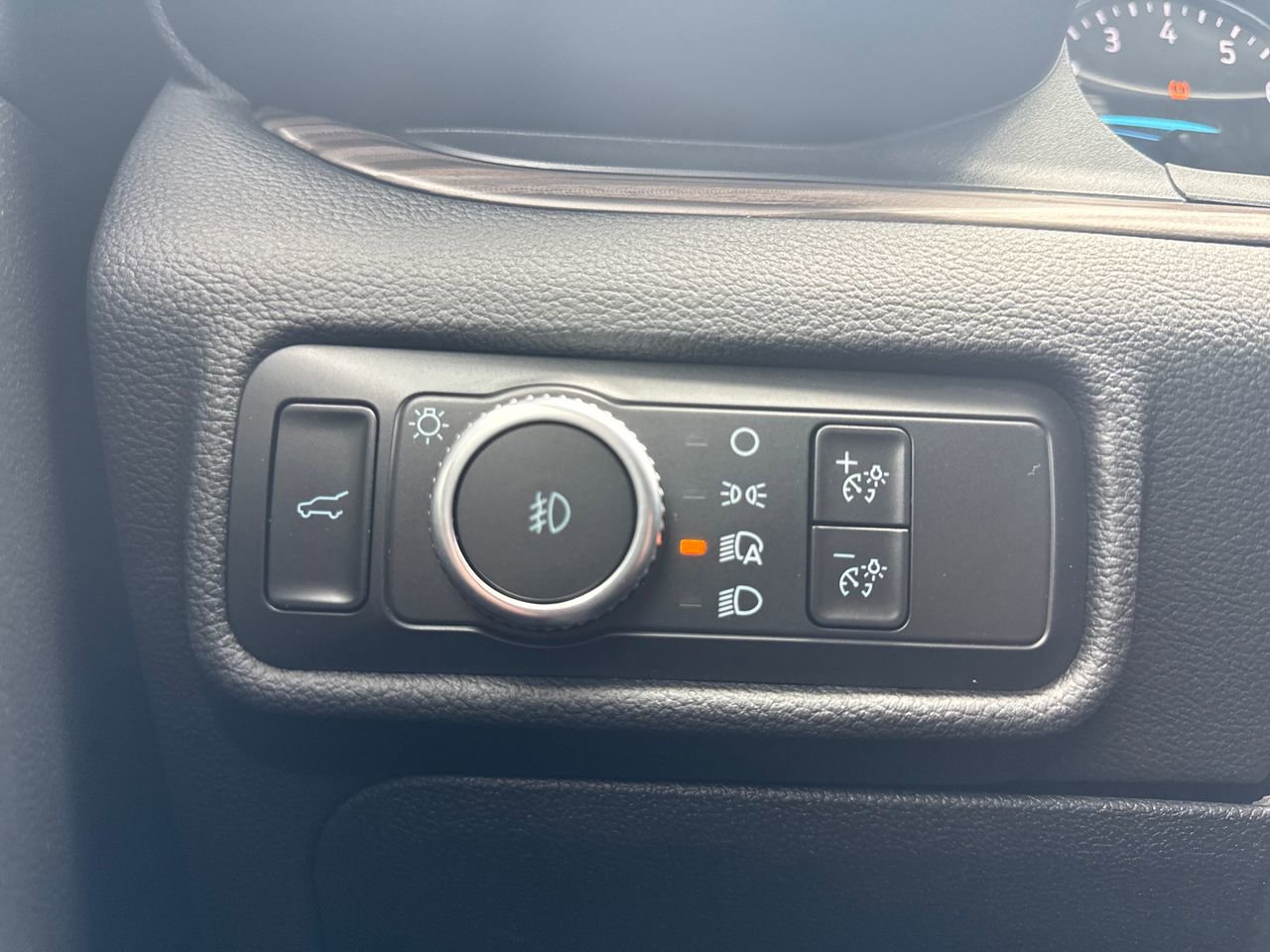 Used 2022 Ford Explorer Limited w/ Equipment Group 301A image 17