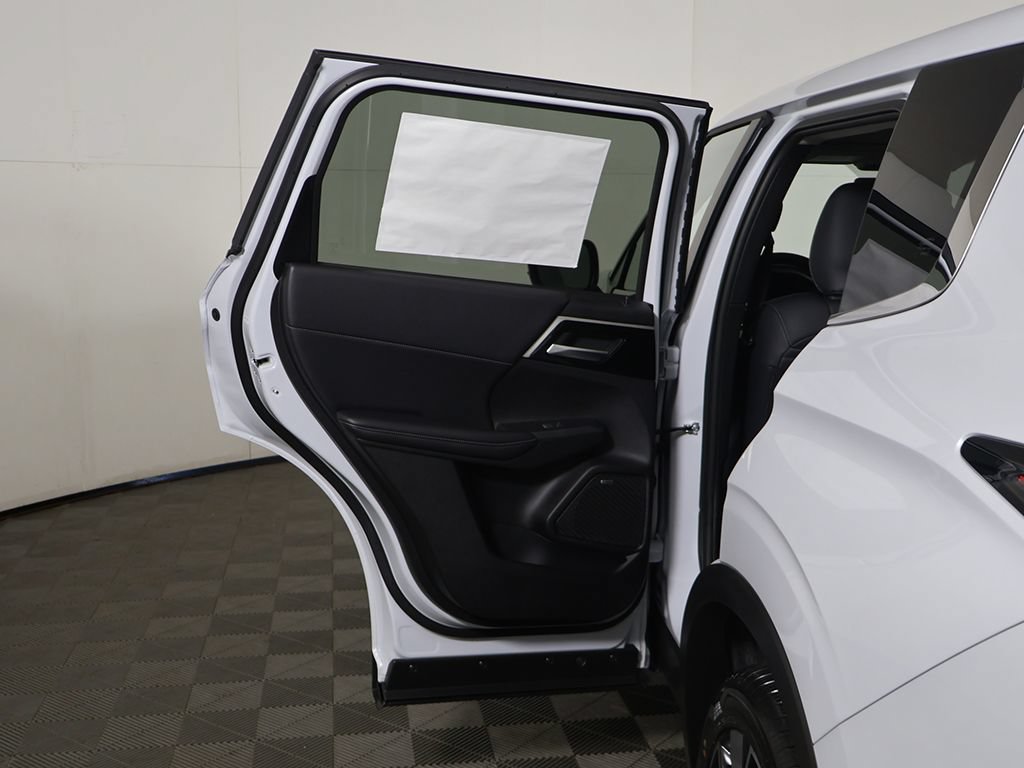 New 2026 Mitsubishi Outlander SE FWD image 23