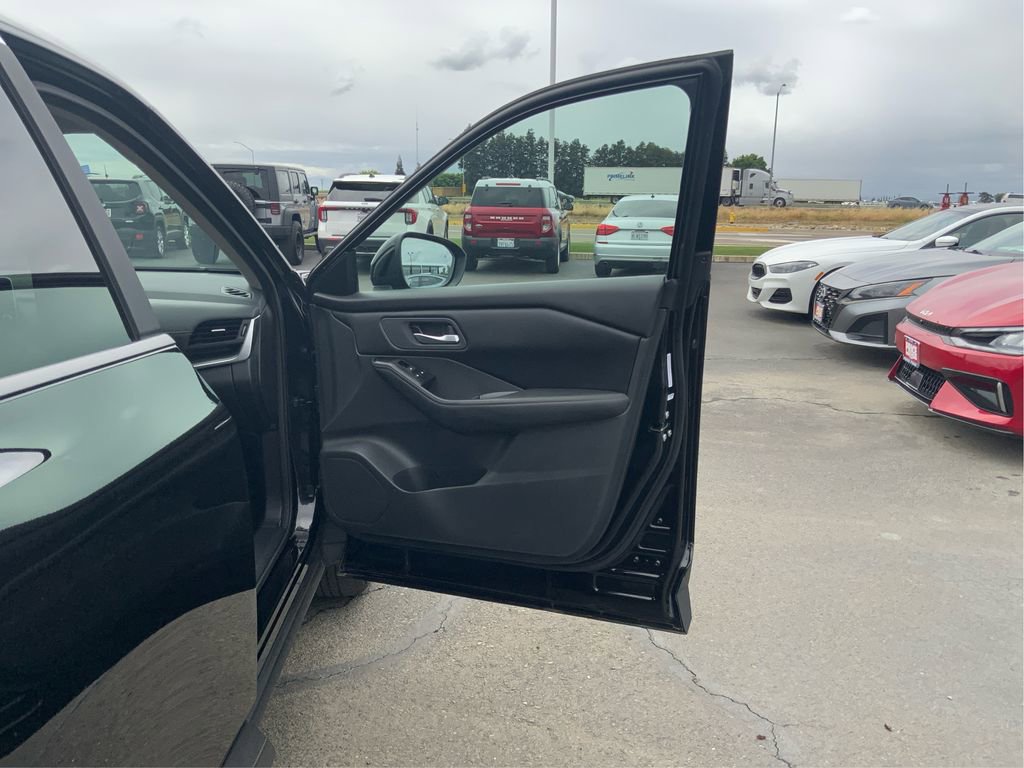 Used 2026 Nissan Rogue SV FWD image 21