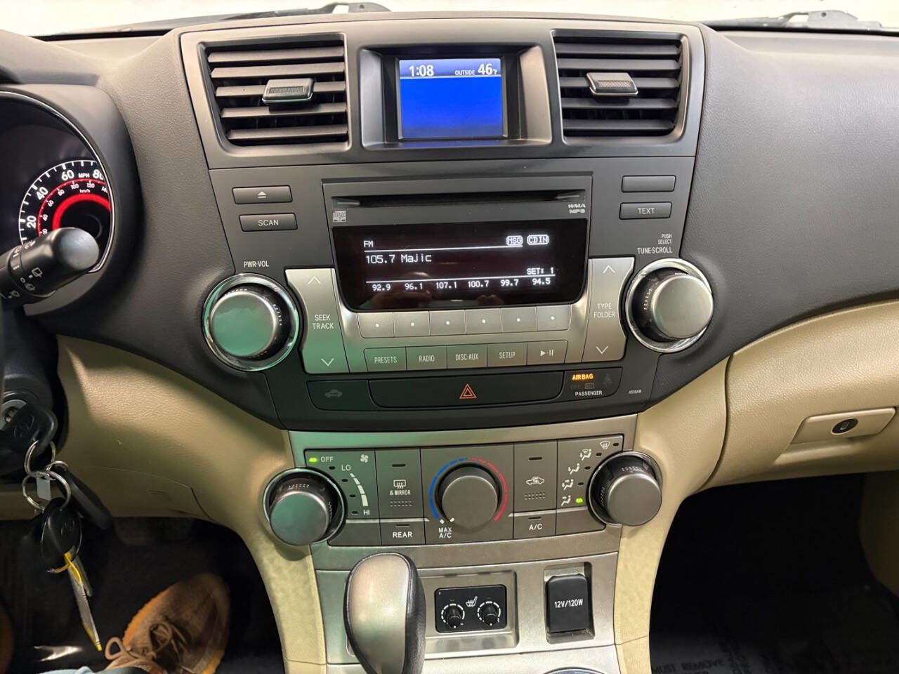 Used 2011 Toyota Highlander SE w/ Tow Pkg AWD/4WD image 14