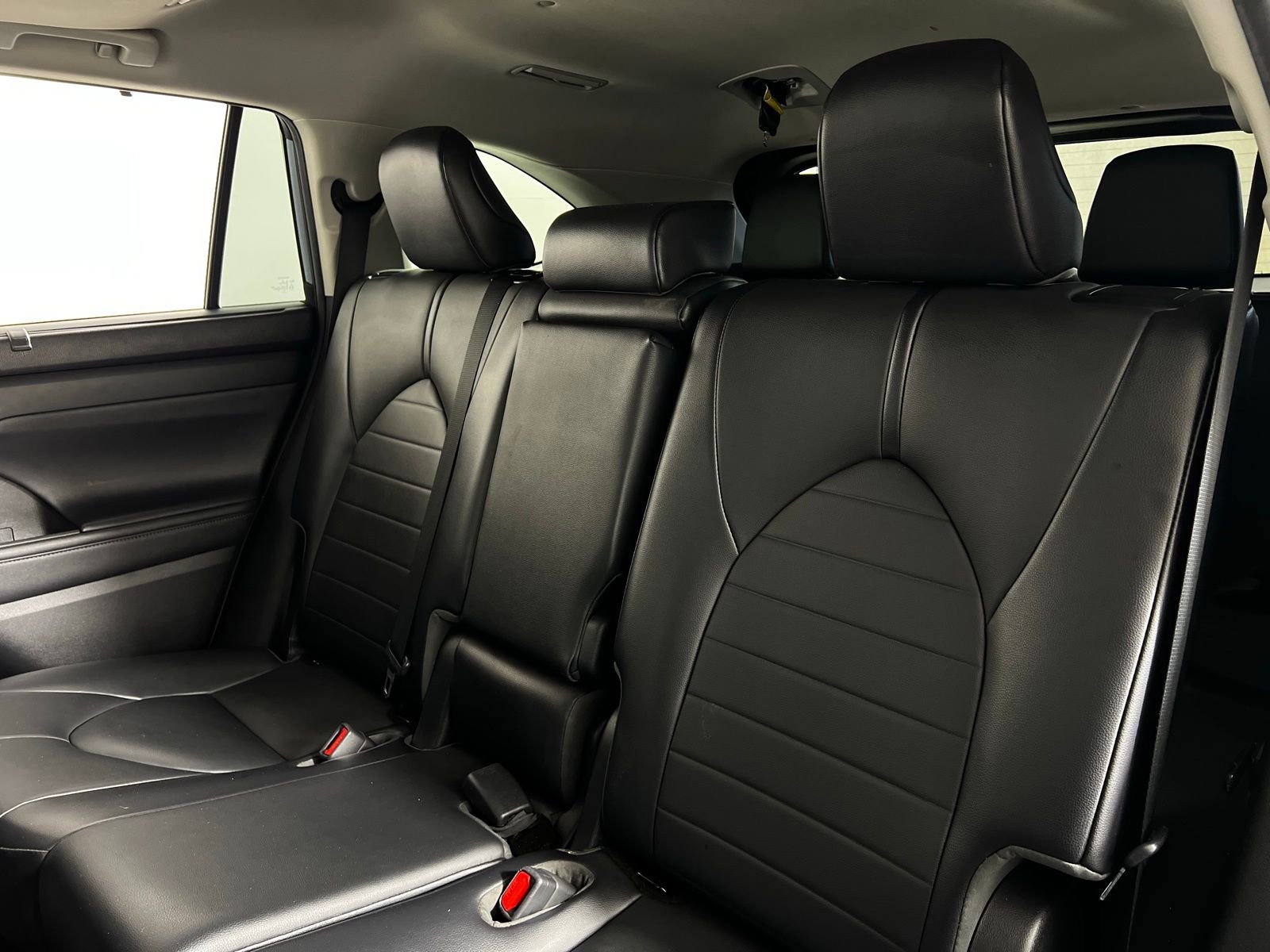Used 2021 Toyota Highlander XLE FWD image 23