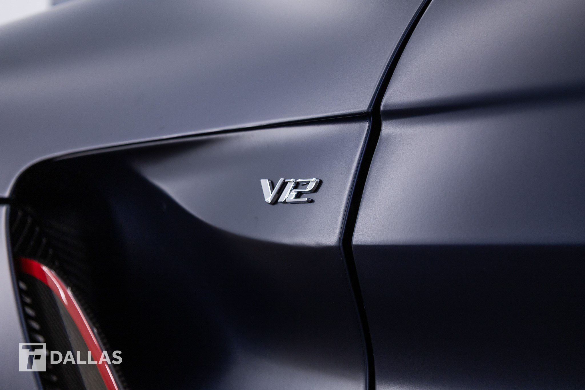 Used 2023 Aston Martin V12 Vantage Roadster RWD image 12
