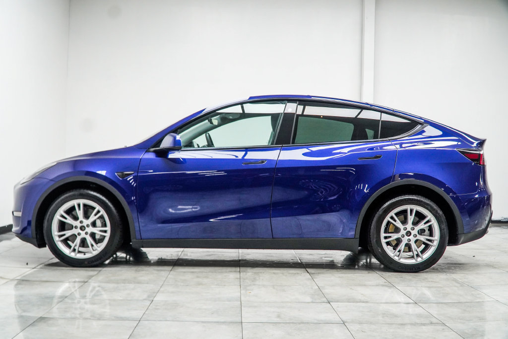 Used 2023 Tesla Model Y AWD image 12