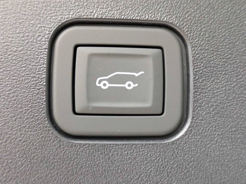 New 2027 Cadillac Vistiq Sport w/ LPO, Floor Liner Package AWD/4WD image 16