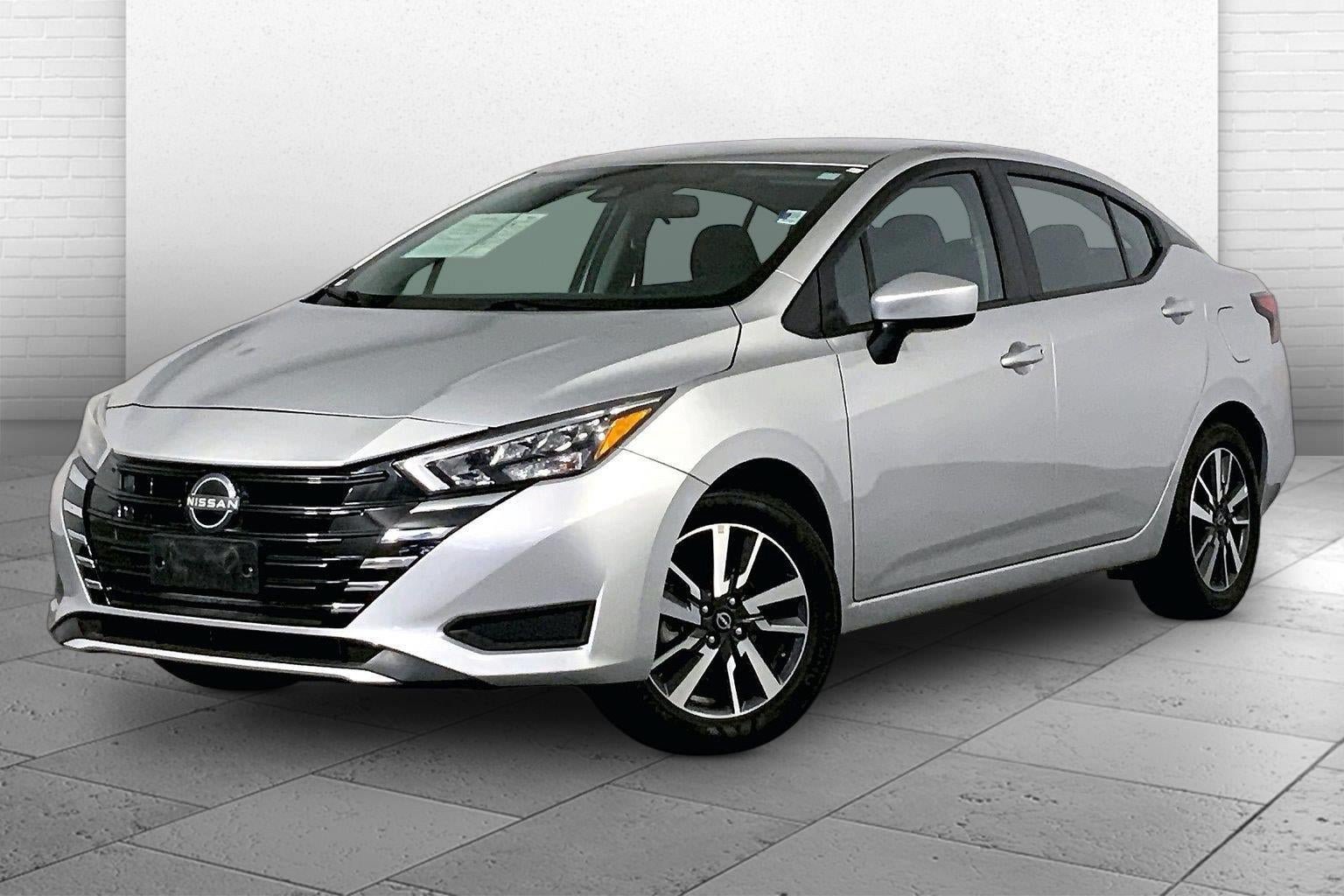 Used 2025 Nissan Versa SV FWD image 3