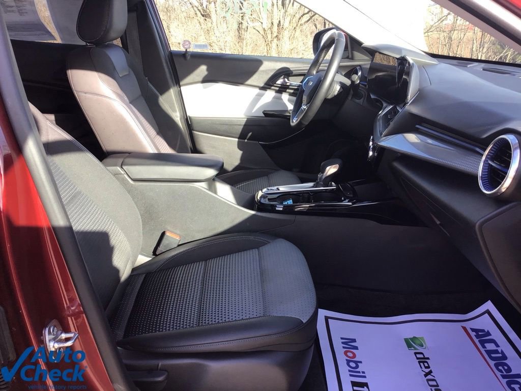 Used 2025 Chevrolet Trax LT w/ LT Convenience Package image 17