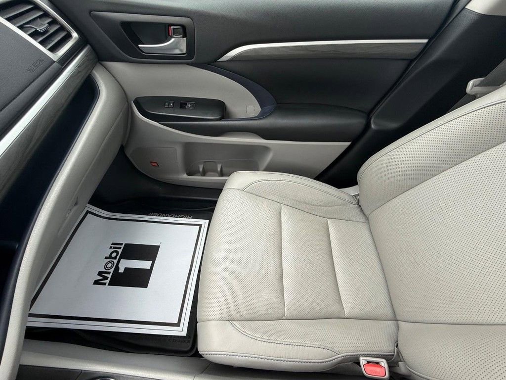 Used 2019 Toyota Highlander Limited Platinum AWD/4WD image 25