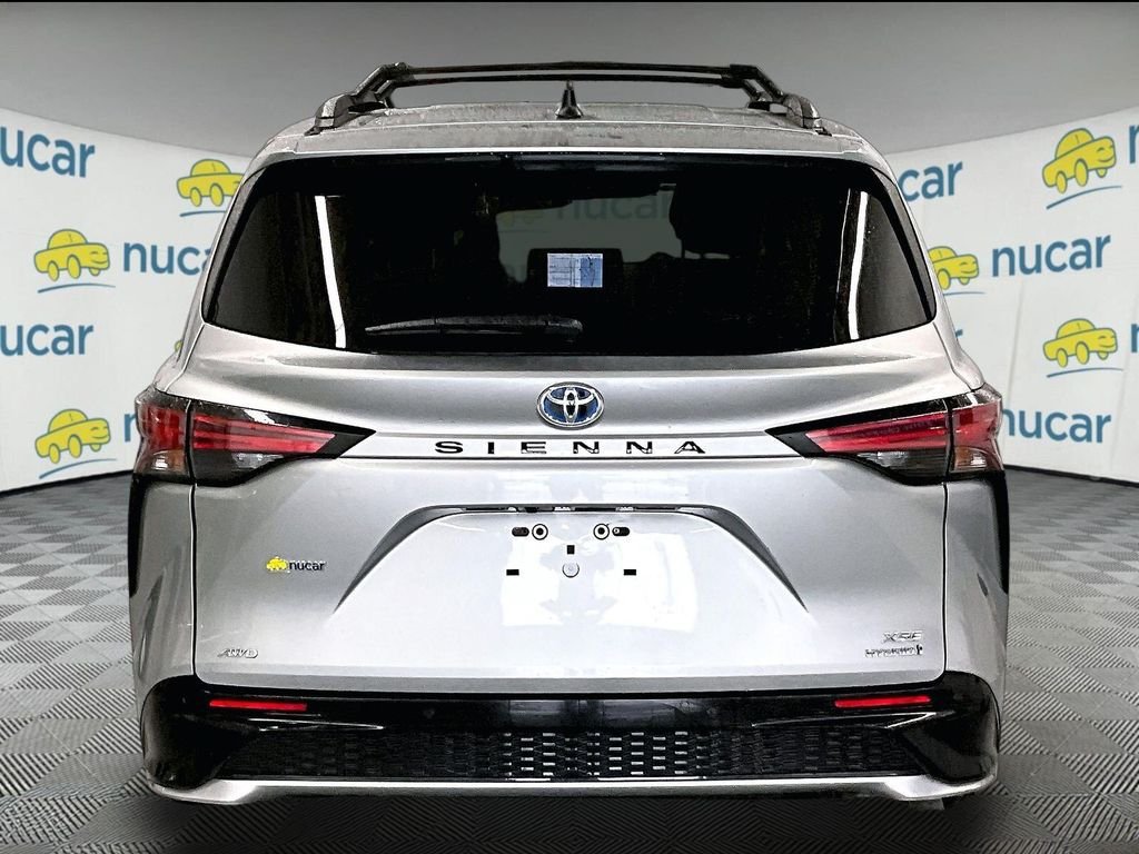 Used 2021 Toyota Sienna XSE w/ XSE Plus Package AWD/4WD image 5