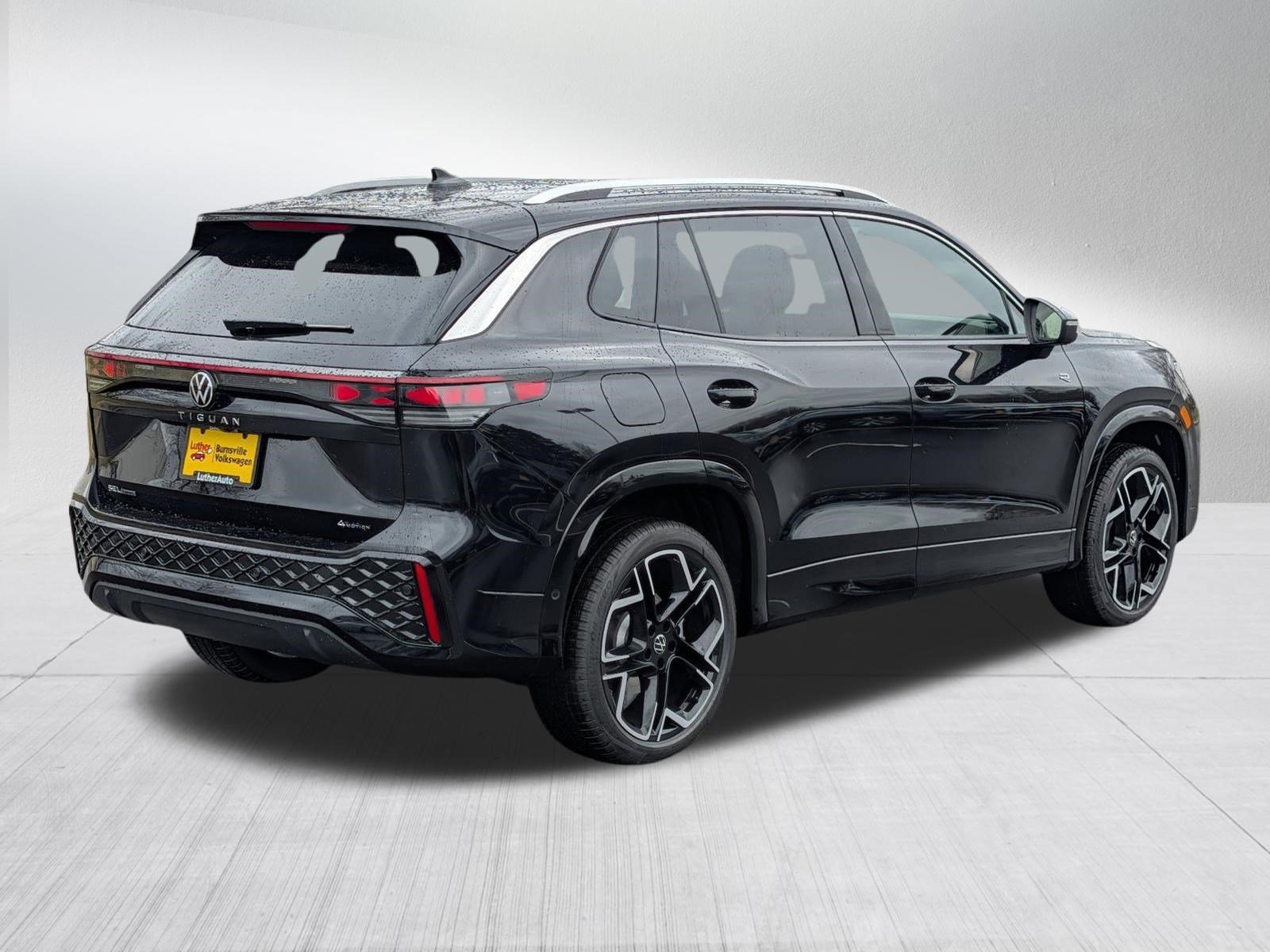 New 2026 Volkswagen Tiguan SEL R-Line AWD/4WD image 4