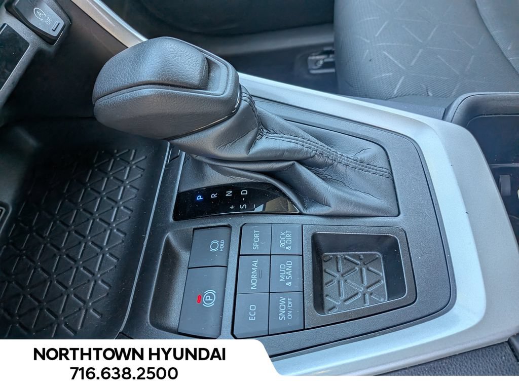 Used 2025 Toyota RAV4 XLE AWD/4WD image 14