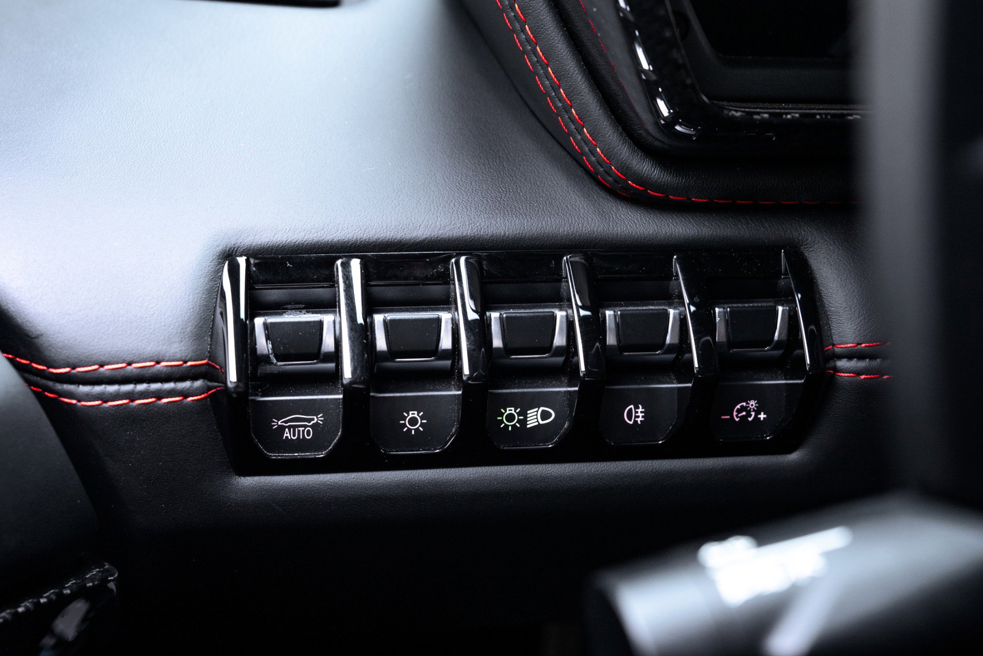 Used 2017 Lamborghini Aventador S image 40