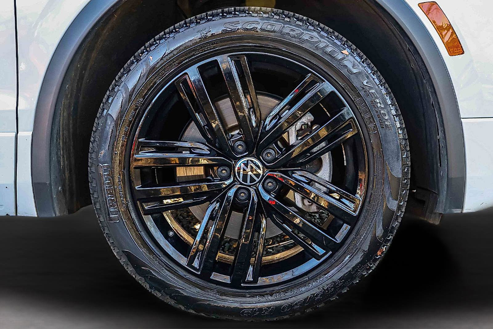 Used 2022 Volkswagen Tiguan SE R-Line image 27