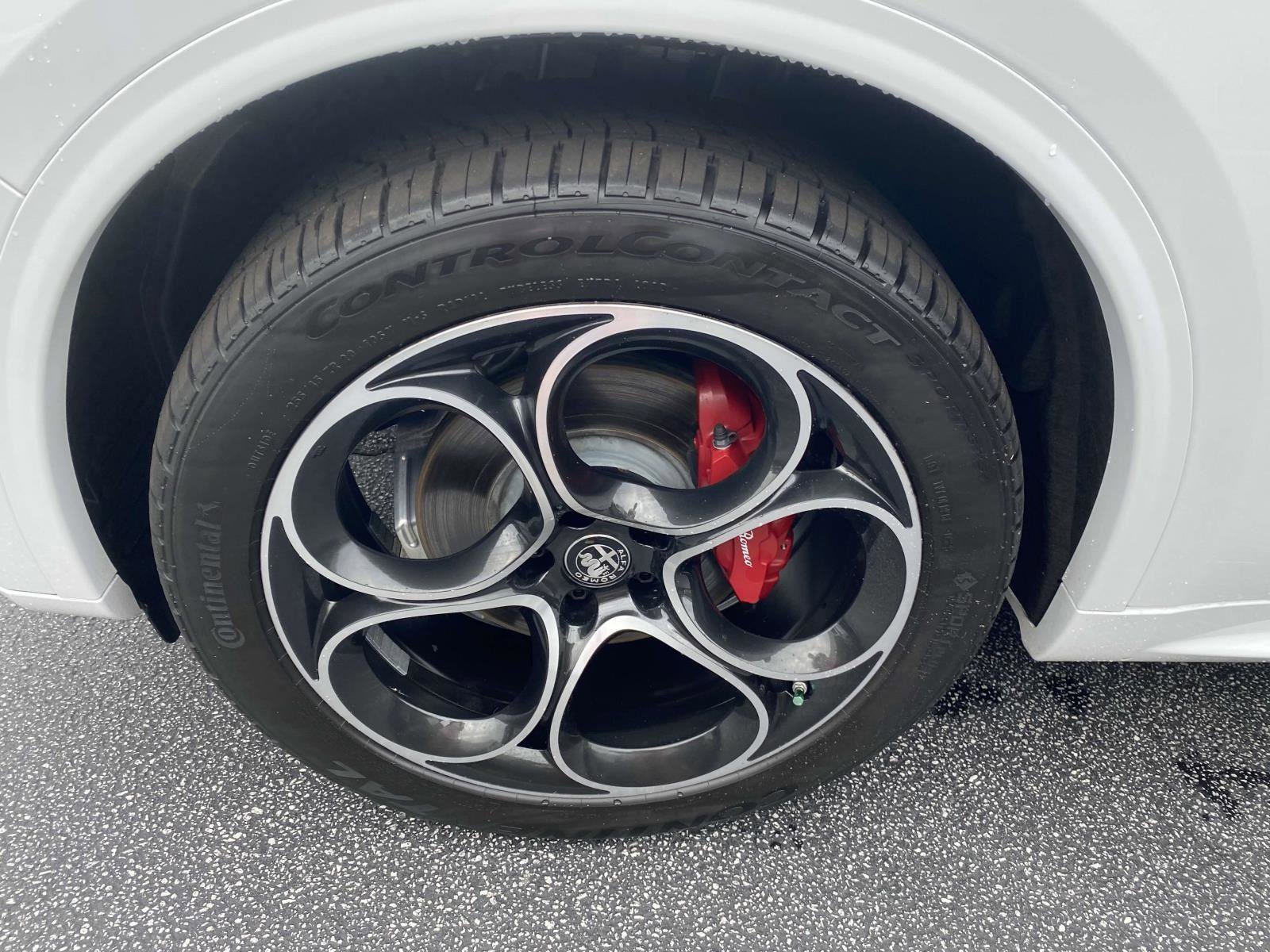 Used 2022 Alfa Romeo Stelvio Veloce image 24