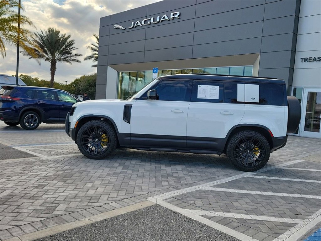 Used 2024 Land Rover Defender 110 S image 2