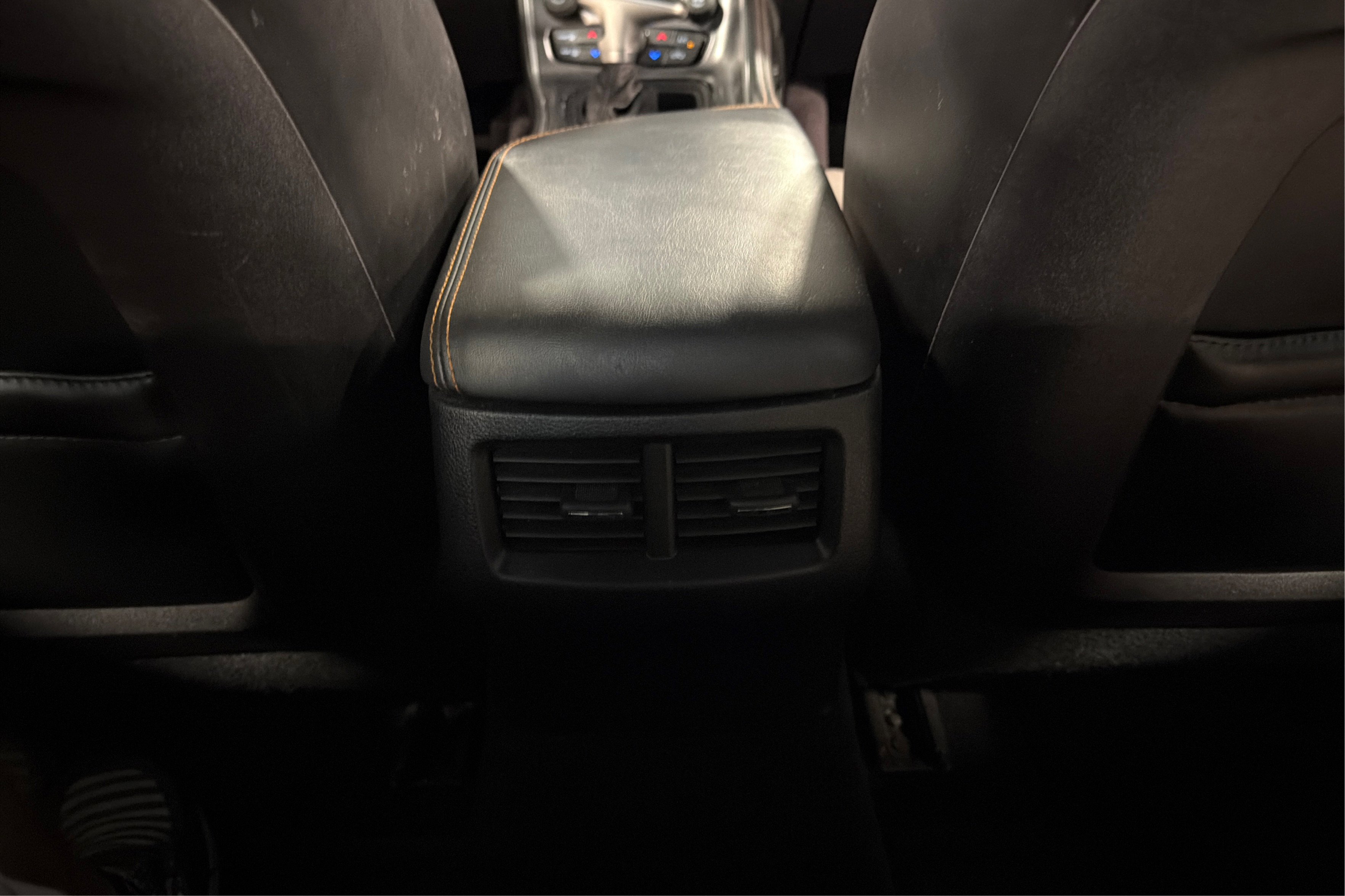Used 2016 Dodge Challenger SXT Plus RWD image 33