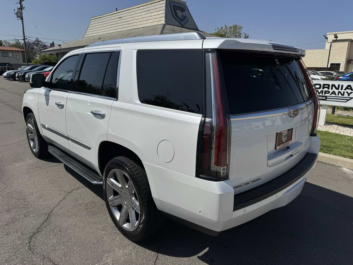 Used 2018 Cadillac Escalade Luxury RWD image 3