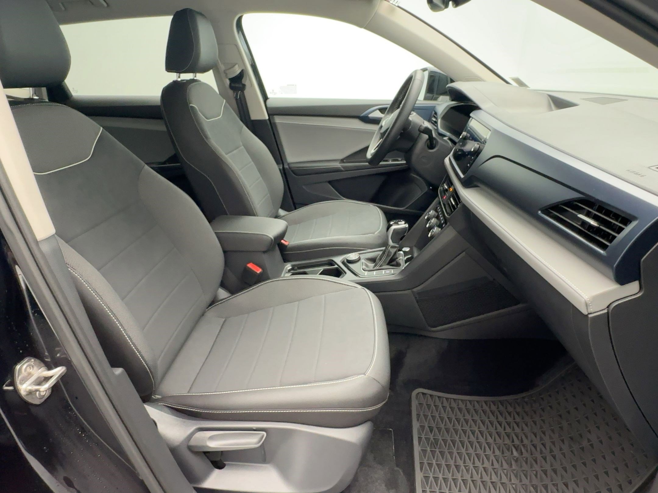 Used 2024 Volkswagen Taos SE image 28