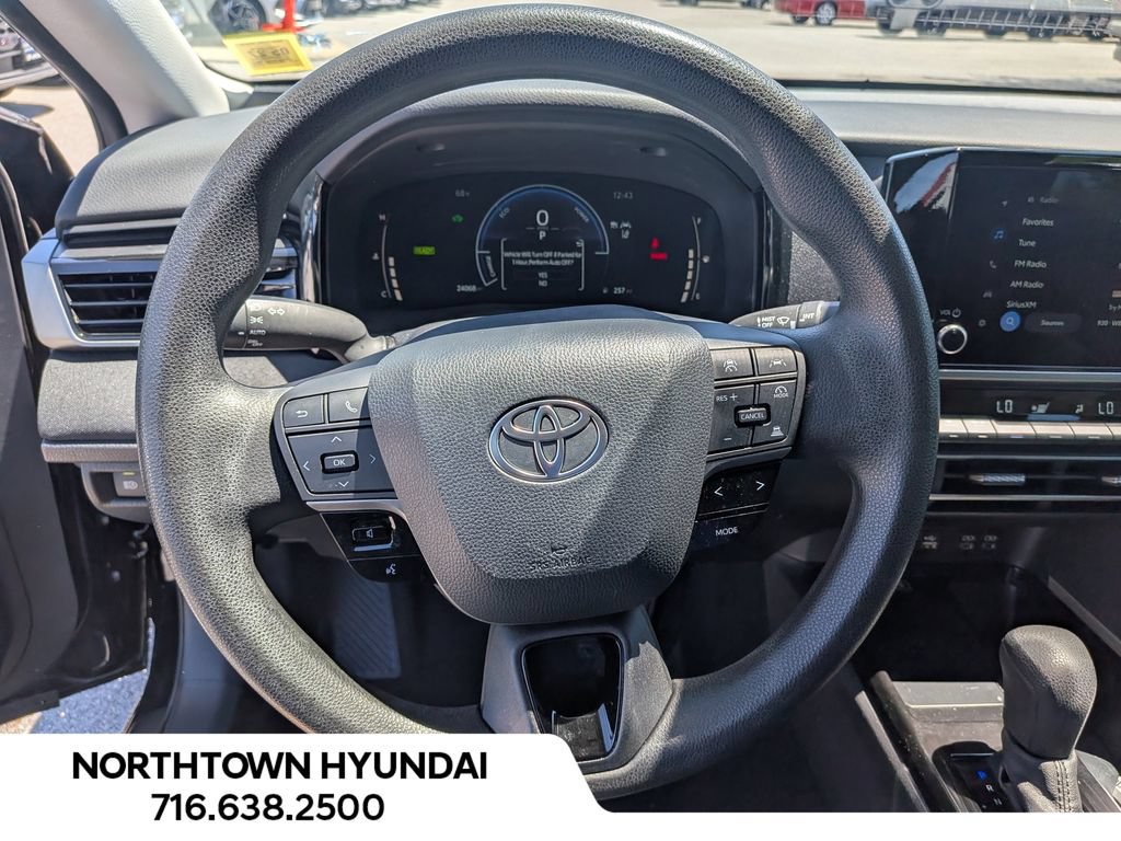Used 2025 Toyota Camry LE AWD/4WD image 7