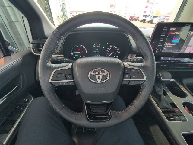 Certified 2022 Toyota Sienna XSE image 28