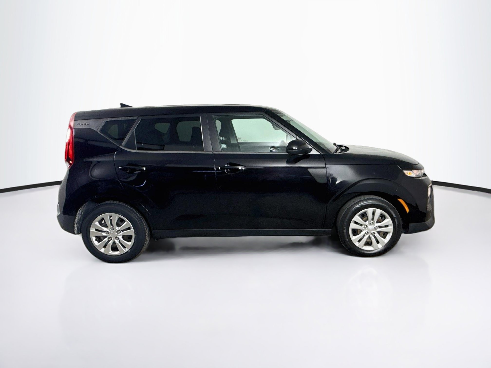 Used 2022 Kia Soul LX FWD image 2