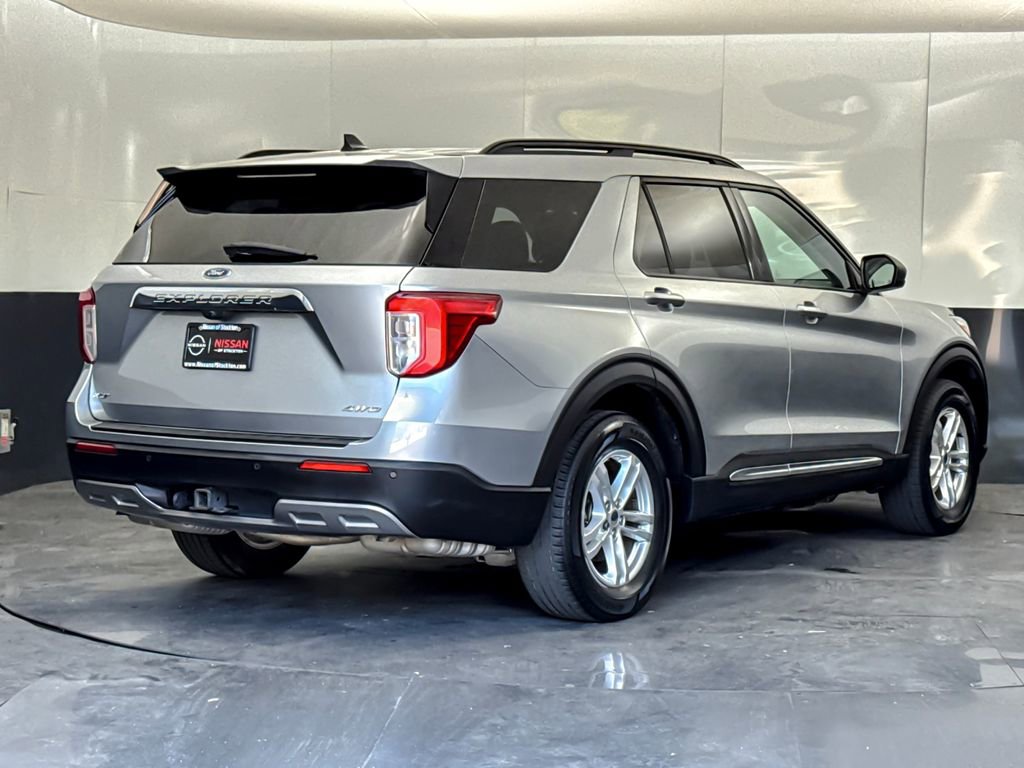 Used 2021 Ford Explorer XLT w/ Equipment Group 202A AWD/4WD image 3