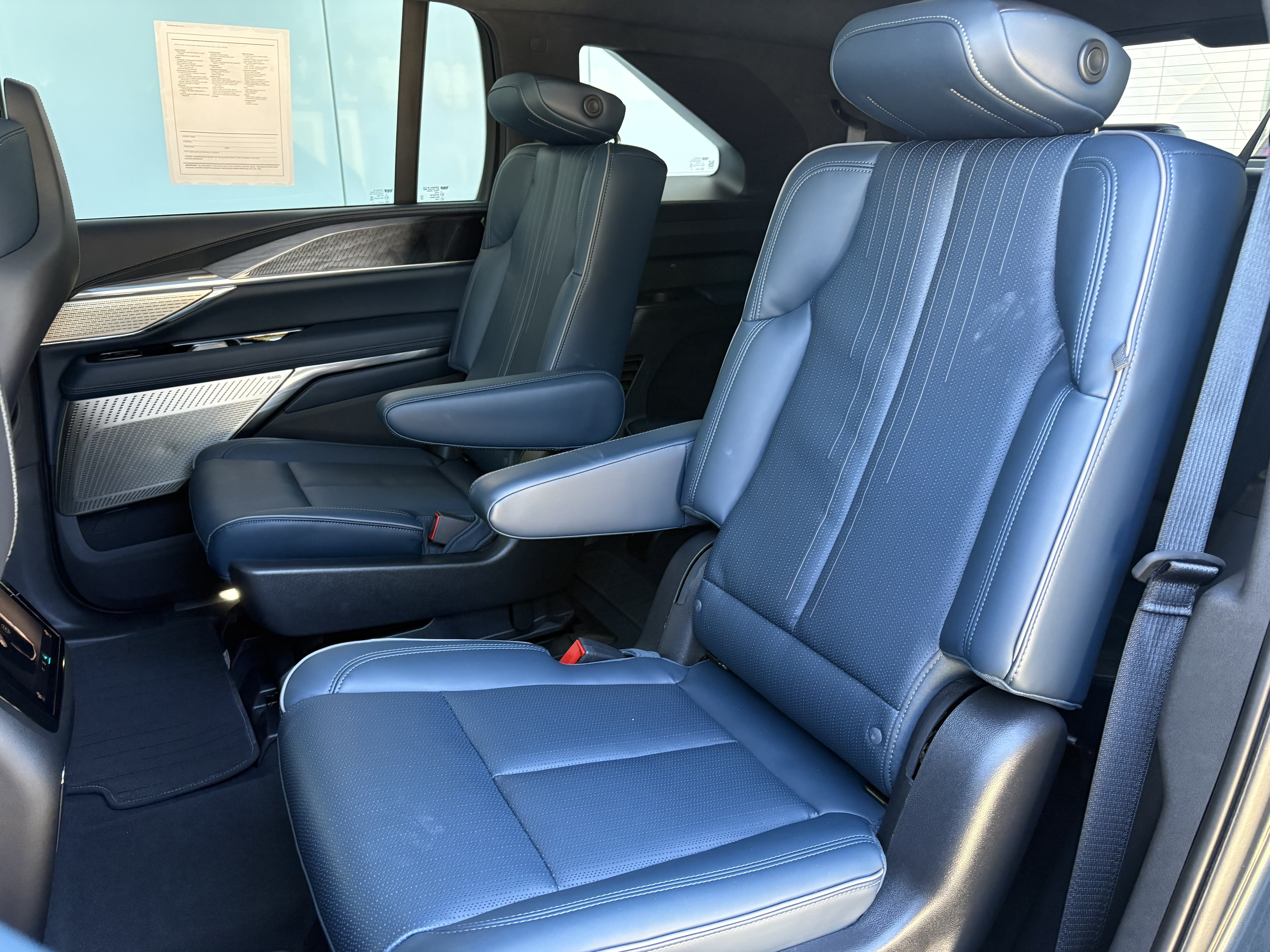 Certified 2025 Cadillac Escalade IQ Luxury 2 w/ LPO, Premium Carpet Package AWD/4WD image 13