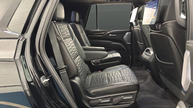 Used 2022 Cadillac Escalade Sport Platinum w/ LPO, ONYX Package AWD/4WD image 24