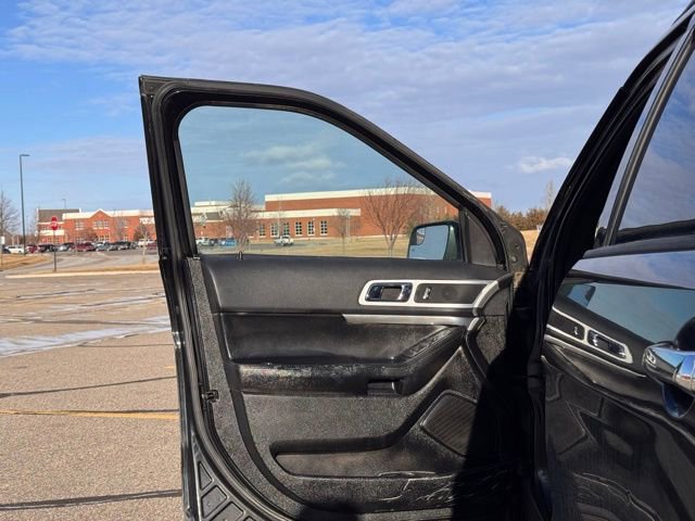 Used 2014 Ford Explorer XLT w/ Equipment Group 202A image 4