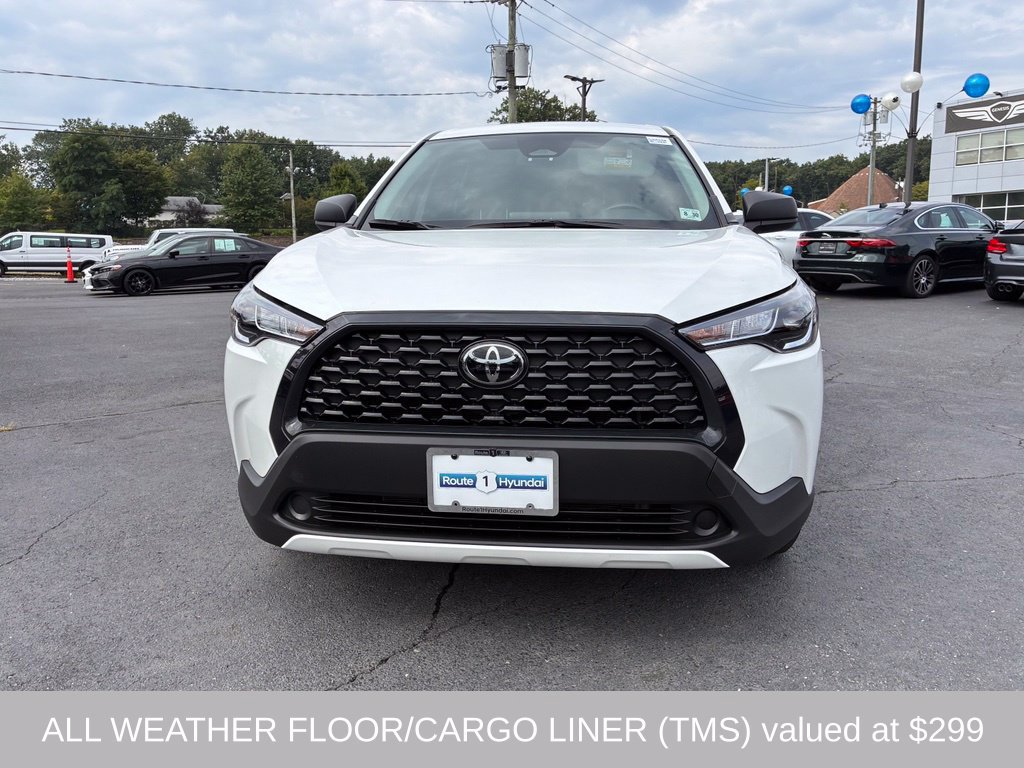 Used 2025 Toyota Corolla Cross L FWD image 2