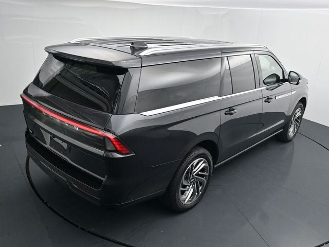 Used 2025 Lincoln Navigator L Reserve AWD/4WD image 30