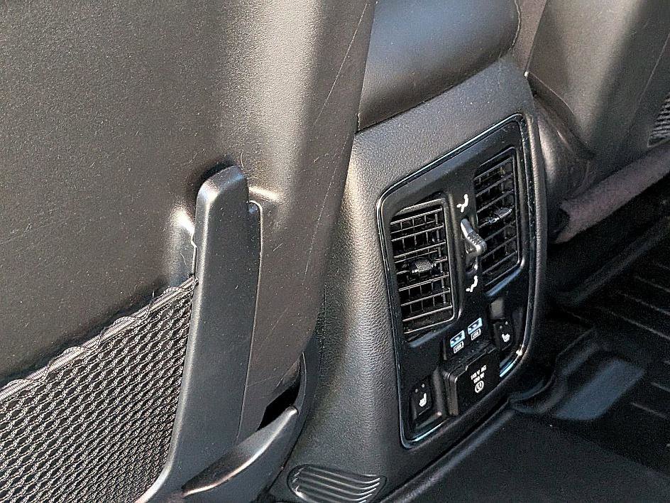 Used 2021 Jeep Grand Cherokee Limited w/ Luxury Group II image 32