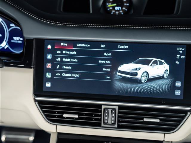 Certified 2023 Porsche Cayenne Turbo S AWD/4WD image 30