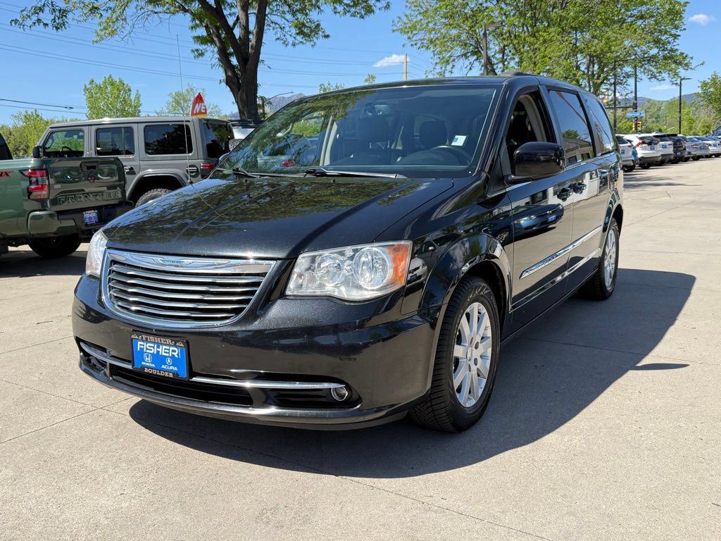 Used 2014 Chrysler Town & Country Touring FWD image 8