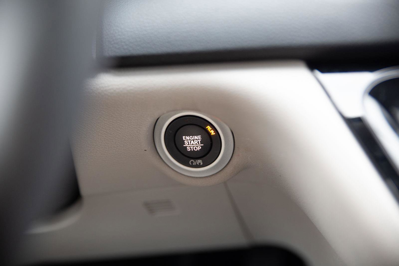 Used 2023 Chrysler Voyager LX image 12