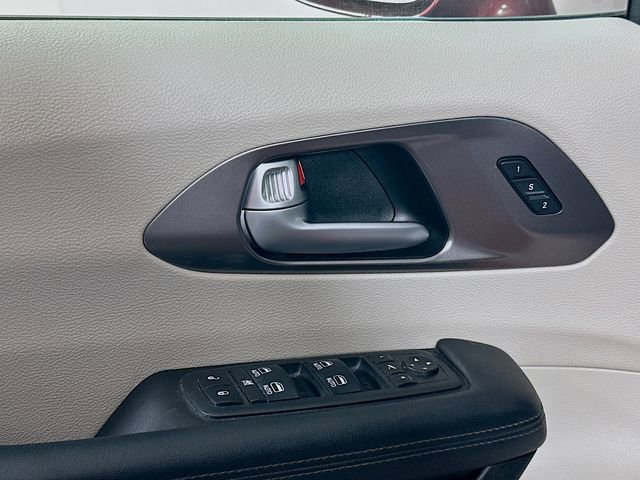 Used 2018 Chrysler Pacifica Limited w/ Tire & Wheel Group image 19