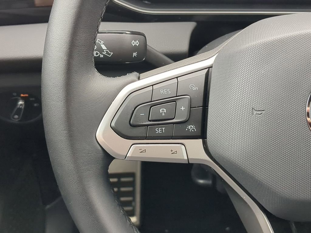 Used 2025 Volkswagen Jetta Sport image 19