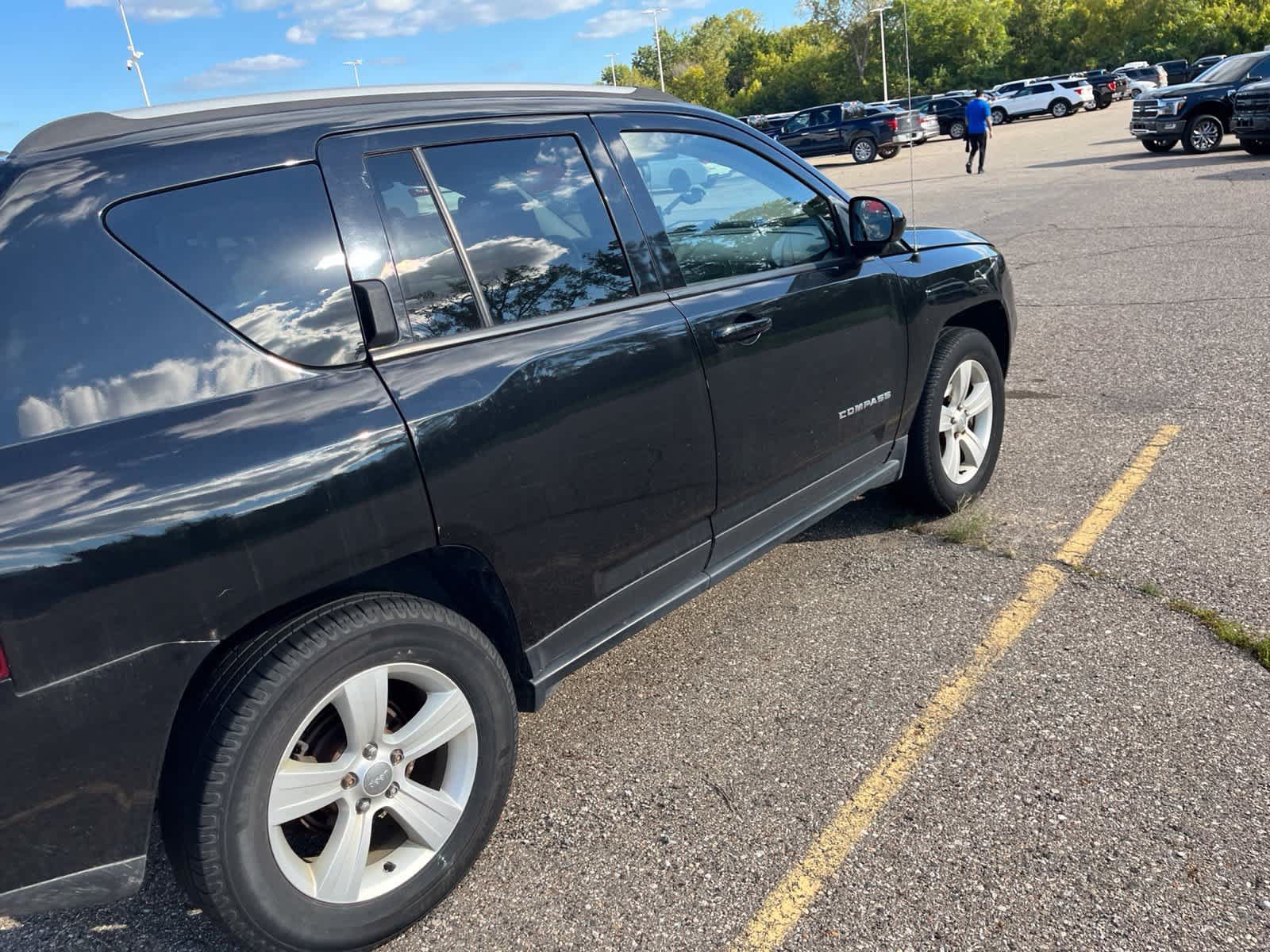 Used 2017 Jeep Compass Latitude AWD/4WD image 14