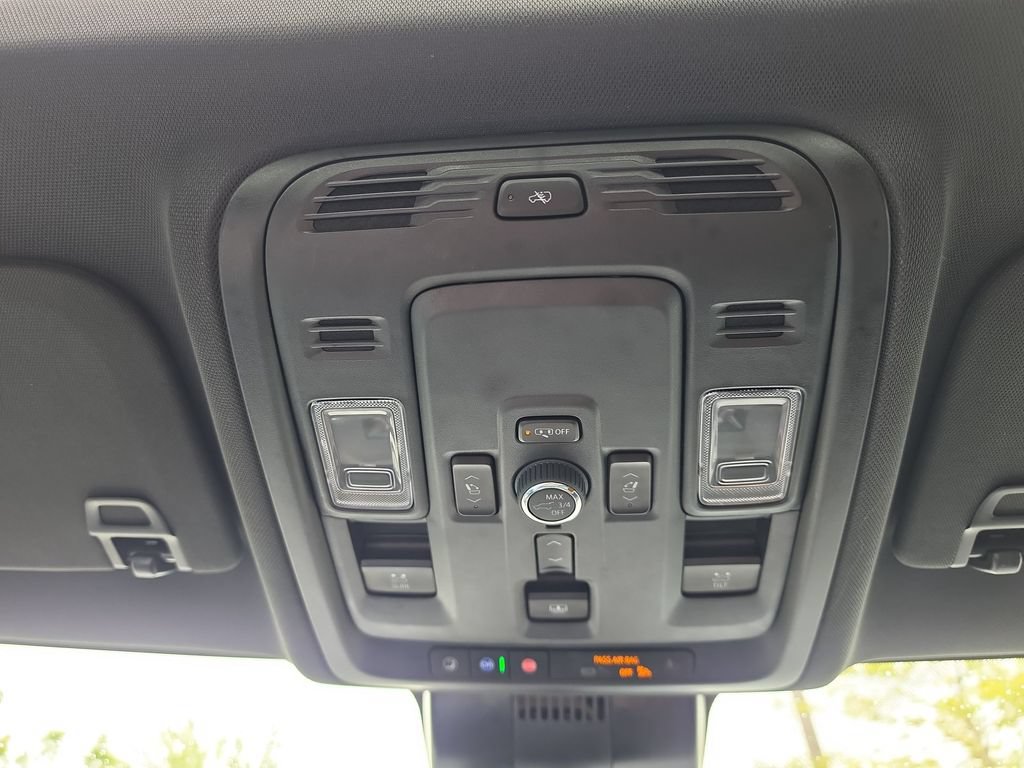 Certified 2025 GMC Yukon AT4 w/ AT4 Premium Plus Package AWD/4WD image 22