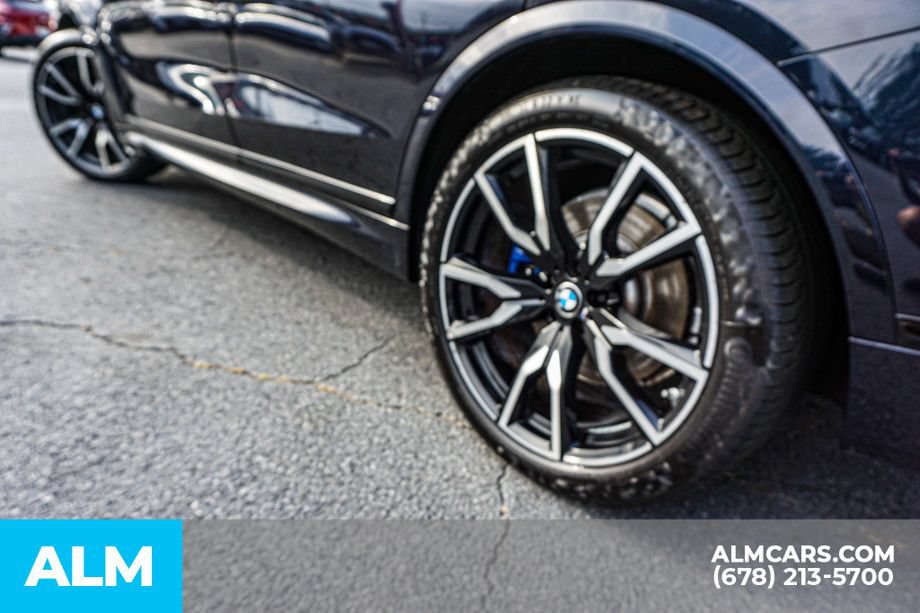 Used 2022 BMW X7 xDrive40i w/ M Sport Package AWD/4WD image 16