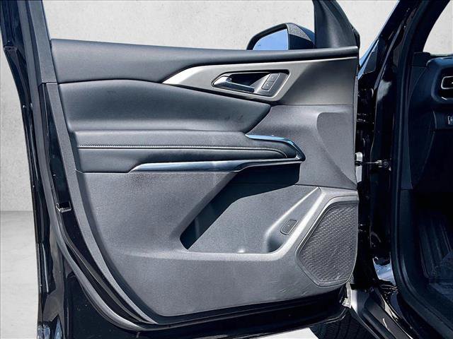 Used 2026 Chevrolet Traverse LT FWD image 18