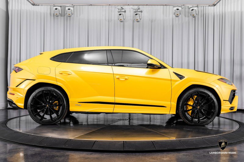Used 2023 Lamborghini Urus S image 19