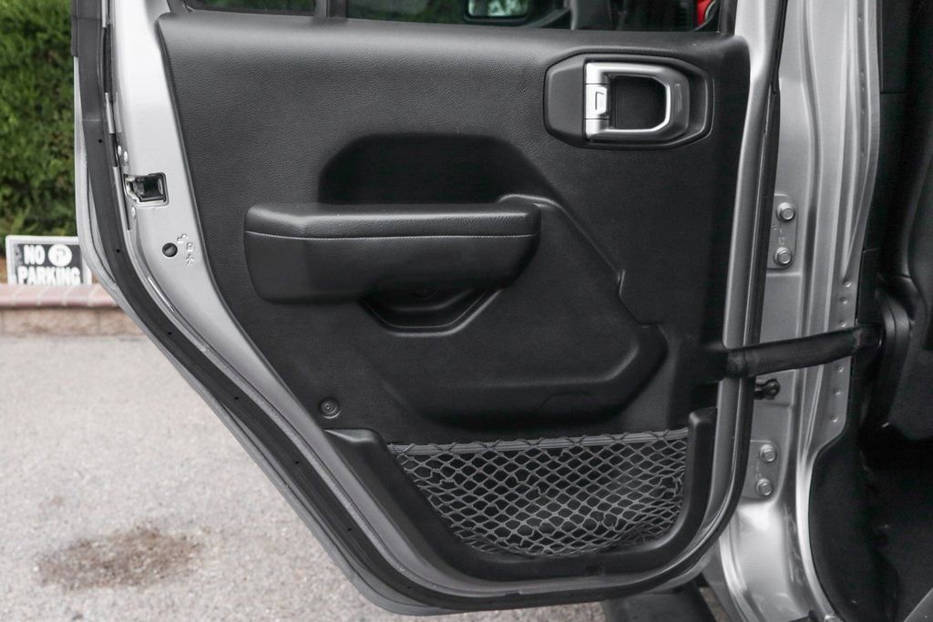 Used 2018 Jeep Wrangler Unlimited Rubicon image 40