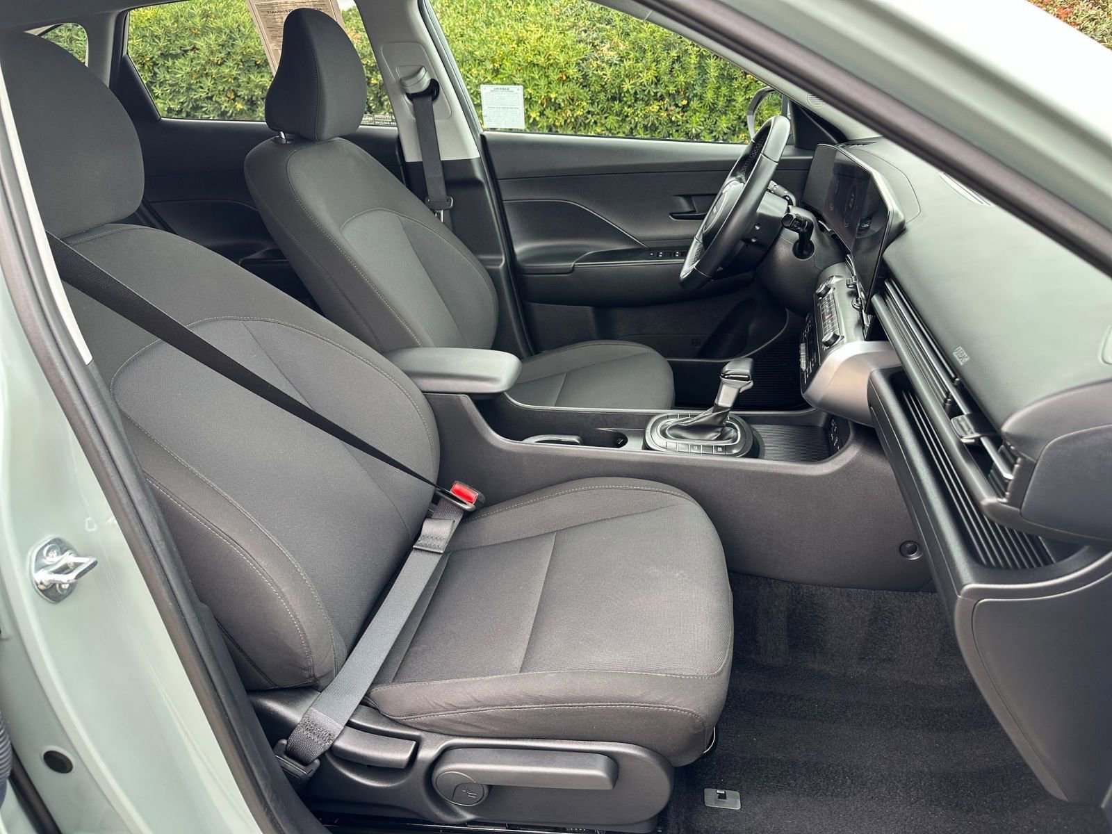 Used 2025 Hyundai Kona SEL image 36